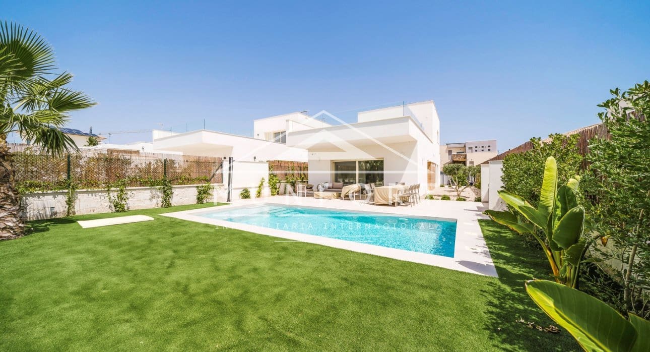 3 Zimmer Villa zu verkaufen in Los Montesinos mit Pool - 509.000 € (Ref: 8396073)