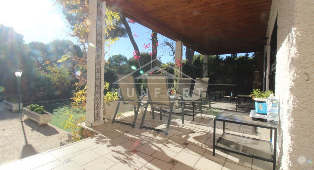 4 makuuhuone Huvila myytävänä paikassa Dehesa de Campoamor mukana uima-altaan - 889 900 € (Ref: 8410372)