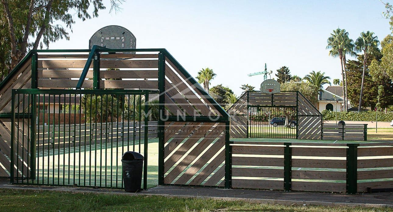 4 makuuhuone Huvila myytävänä paikassa Dehesa de Campoamor mukana uima-altaan - 889 900 € (Ref: 8410372)