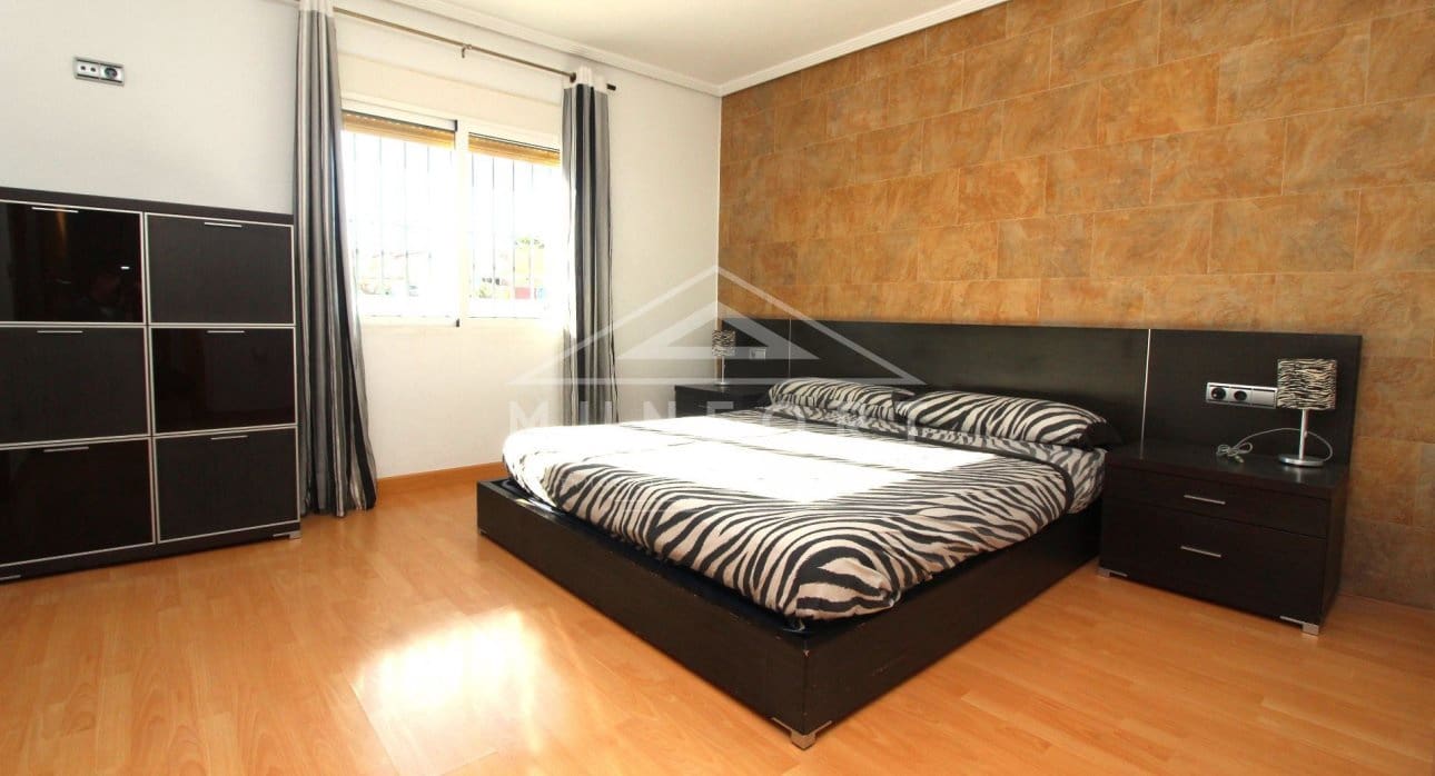 3 sypialnia Willa na sprzedaż w Torrevieja z basenem - 380 000 € (Ref: 8410376)