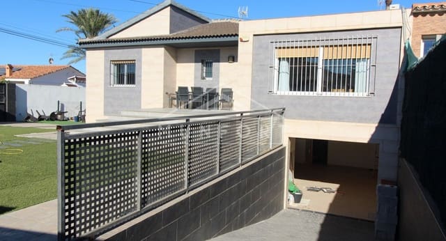 3 sypialnia Willa na sprzedaż w Torrevieja z basenem - 380 000 € (Ref: 8410376)