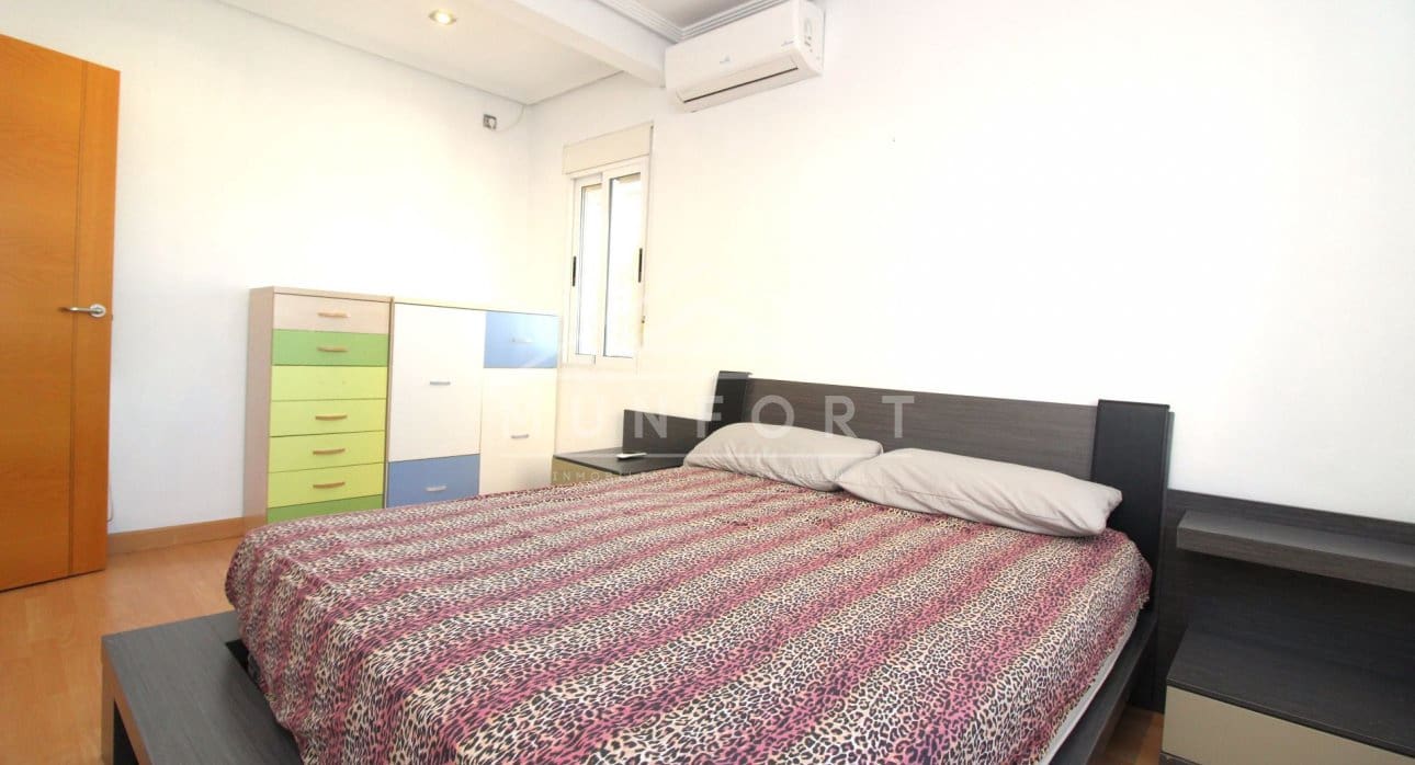 3 sypialnia Willa na sprzedaż w Torrevieja z basenem - 380 000 € (Ref: 8410376)