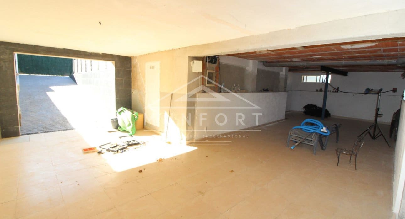 3 sypialnia Willa na sprzedaż w Torrevieja z basenem - 380 000 € (Ref: 8410376)