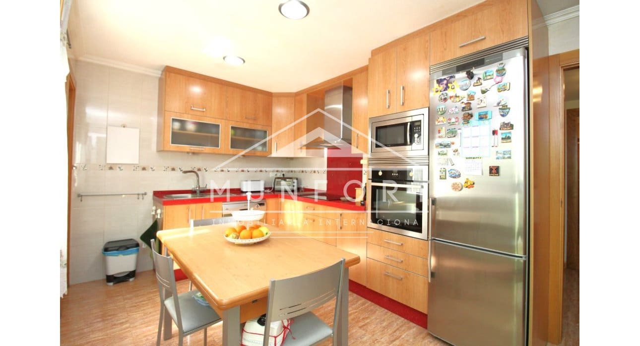 4 makuuhuone Omakotitalo myytävänä paikassa Los Alcazares - 269 900 € (Ref: 8410396)