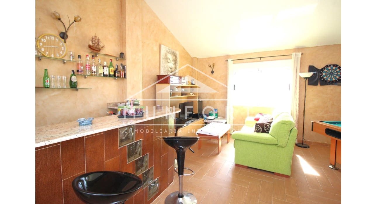 4 makuuhuone Omakotitalo myytävänä paikassa Los Alcazares - 269 900 € (Ref: 8410396)