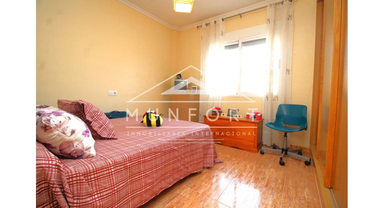 4 makuuhuone Omakotitalo myytävänä paikassa Los Alcazares - 269 900 € (Ref: 8410396)