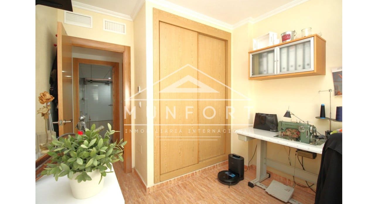 4 makuuhuone Omakotitalo myytävänä paikassa Los Alcazares - 269 900 € (Ref: 8410396)