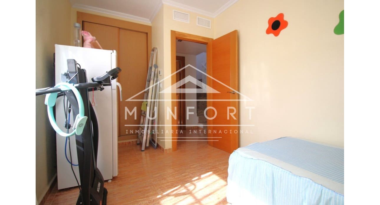 4 makuuhuone Omakotitalo myytävänä paikassa Los Alcazares - 269 900 € (Ref: 8410396)