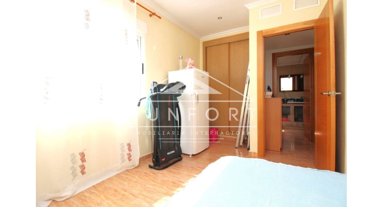 4 makuuhuone Omakotitalo myytävänä paikassa Los Alcazares - 269 900 € (Ref: 8410396)