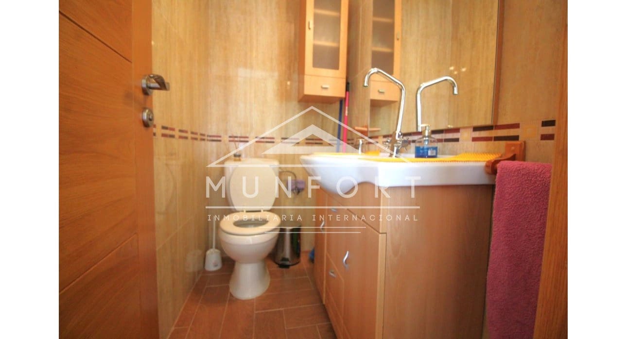 4 makuuhuone Omakotitalo myytävänä paikassa Los Alcazares - 269 900 € (Ref: 8410396)