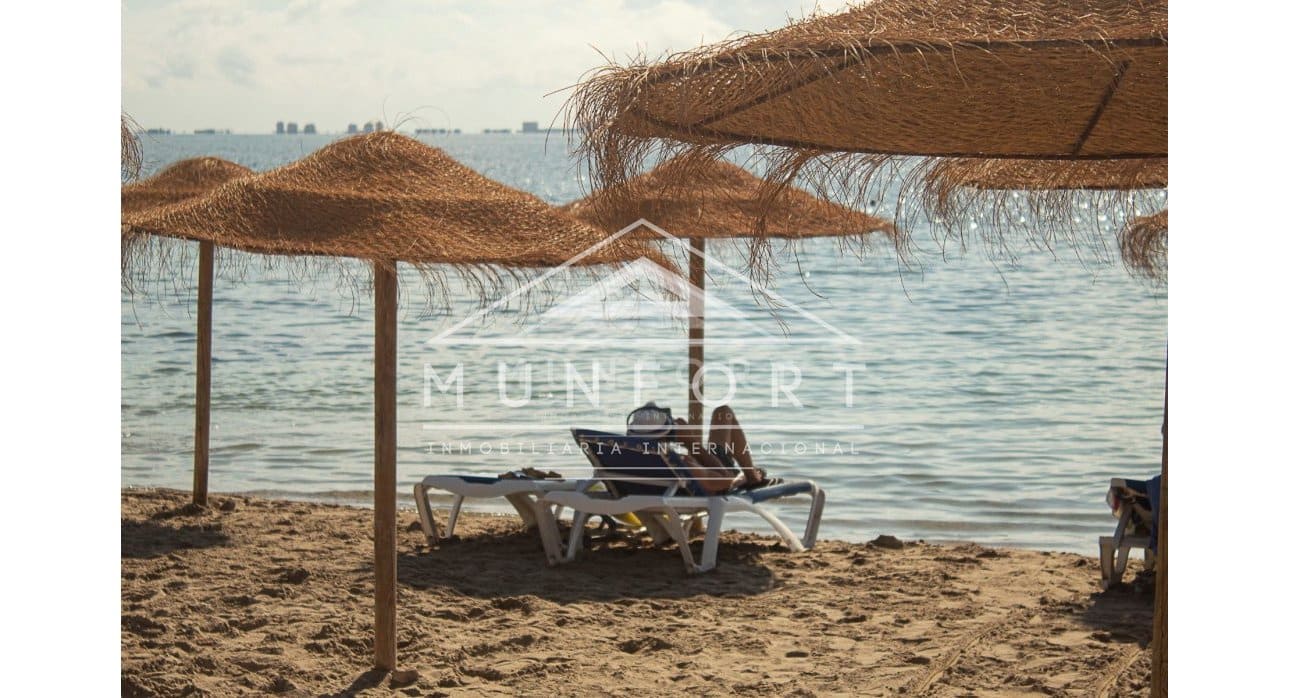 4 makuuhuone Omakotitalo myytävänä paikassa Los Alcazares - 269 900 € (Ref: 8410396)