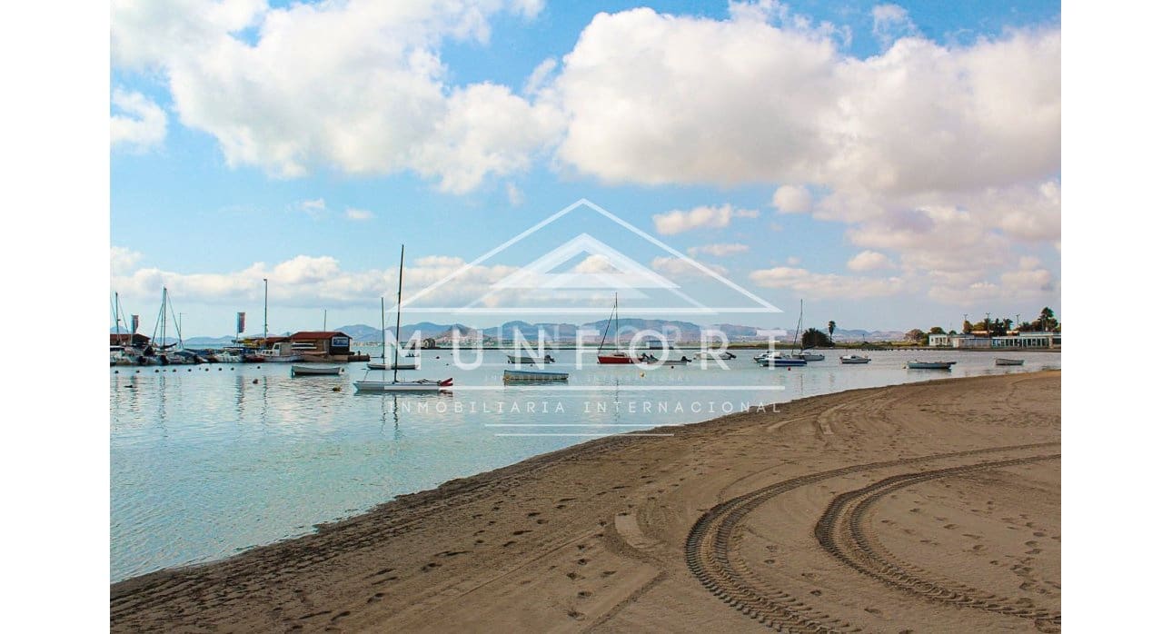 4 makuuhuone Omakotitalo myytävänä paikassa Los Alcazares - 269 900 € (Ref: 8410396)