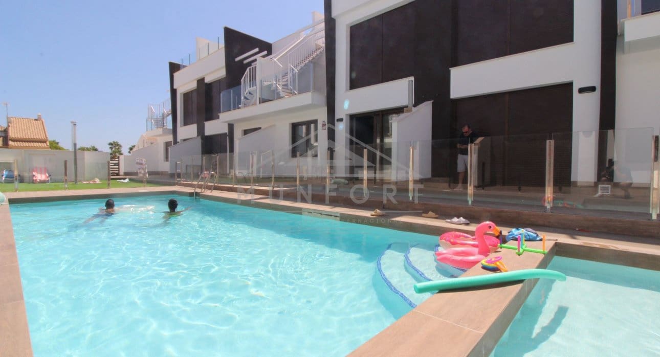 2 Zimmer Bungalow zu verkaufen in San Pedro del Pinatar mit Pool - 239.900 € (Ref: 8410747)