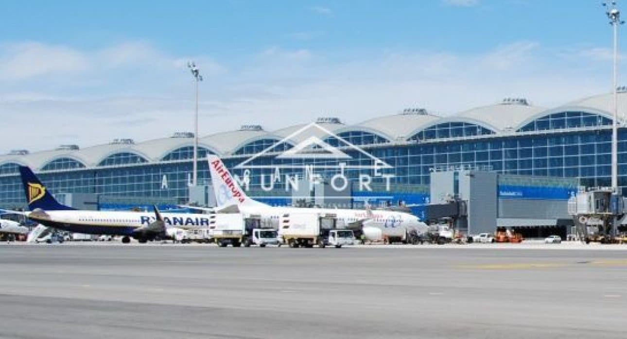 Działka budowlana na sprzedaż w Los Alcazares - 389 000 € (Ref: 8413655)