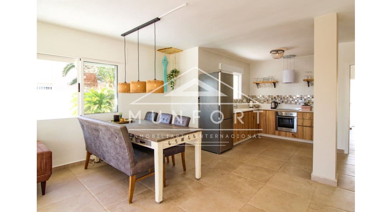 4 makuuhuone Huvila myytävänä paikassa Los Urrutias mukana uima-altaan - 549 000 € (Ref: 8422483)