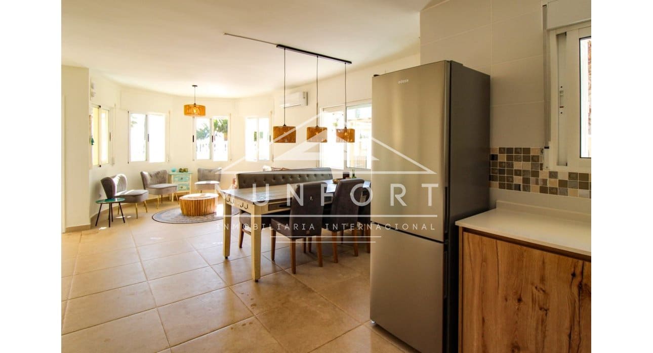 4 makuuhuone Huvila myytävänä paikassa Los Urrutias mukana uima-altaan - 549 000 € (Ref: 8422483)