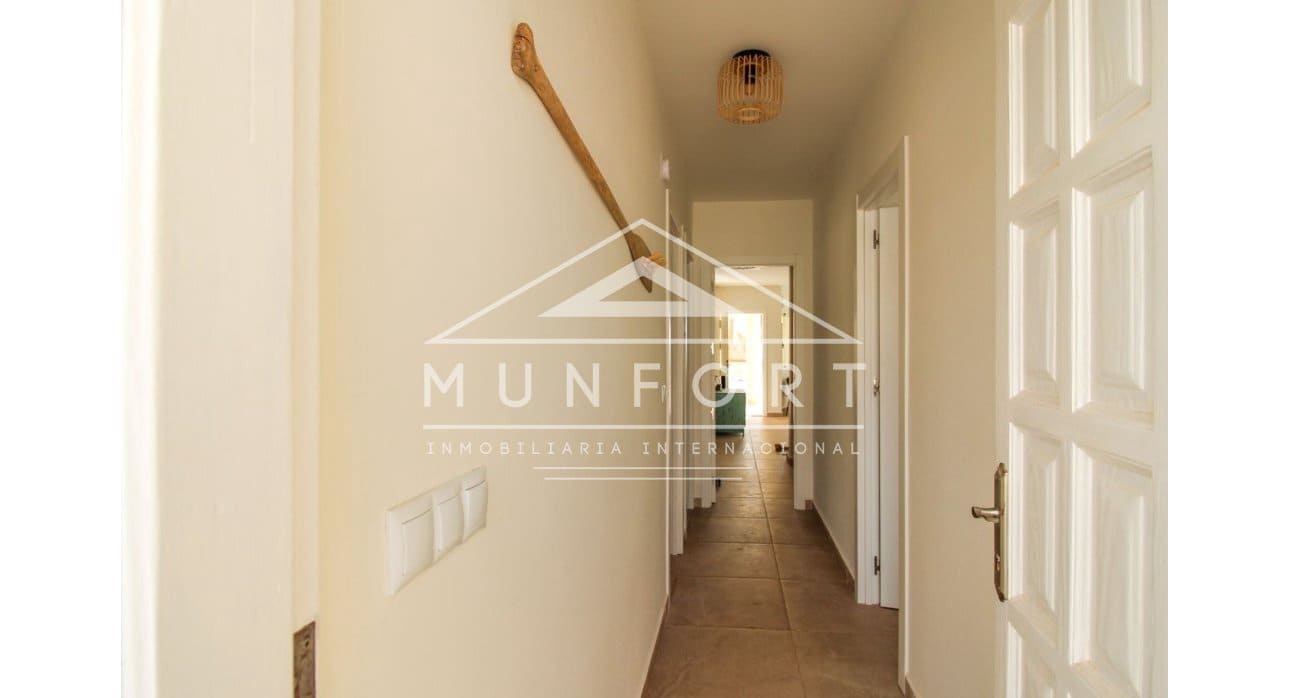 4 makuuhuone Huvila myytävänä paikassa Los Urrutias mukana uima-altaan - 549 000 € (Ref: 8422483)