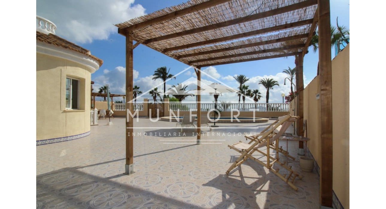 4 makuuhuone Huvila myytävänä paikassa Los Urrutias mukana uima-altaan - 549 000 € (Ref: 8422483)