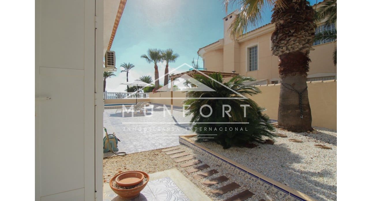 4 makuuhuone Huvila myytävänä paikassa Los Urrutias mukana uima-altaan - 549 000 € (Ref: 8422483)