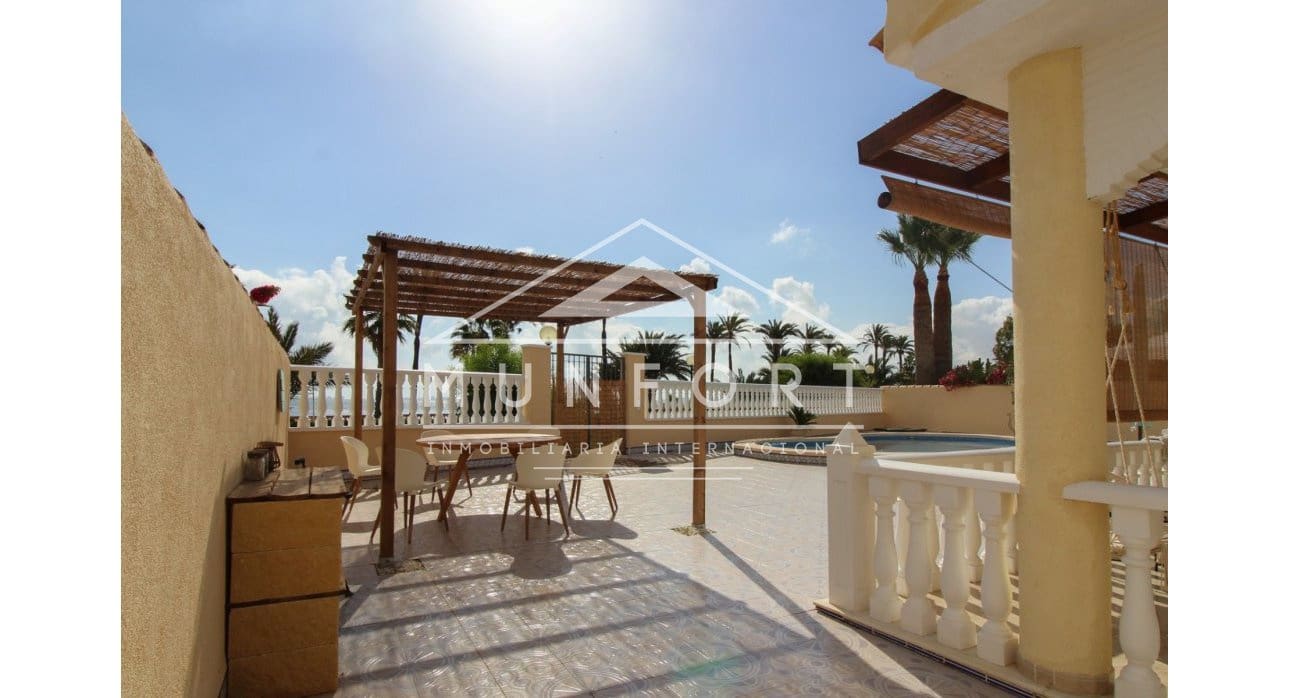 4 makuuhuone Huvila myytävänä paikassa Los Urrutias mukana uima-altaan - 549 000 € (Ref: 8422483)