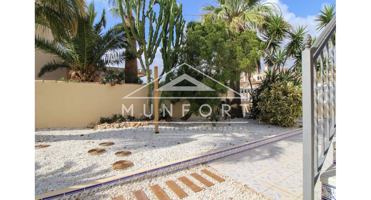 4 makuuhuone Huvila myytävänä paikassa Los Urrutias mukana uima-altaan - 549 000 € (Ref: 8422483)