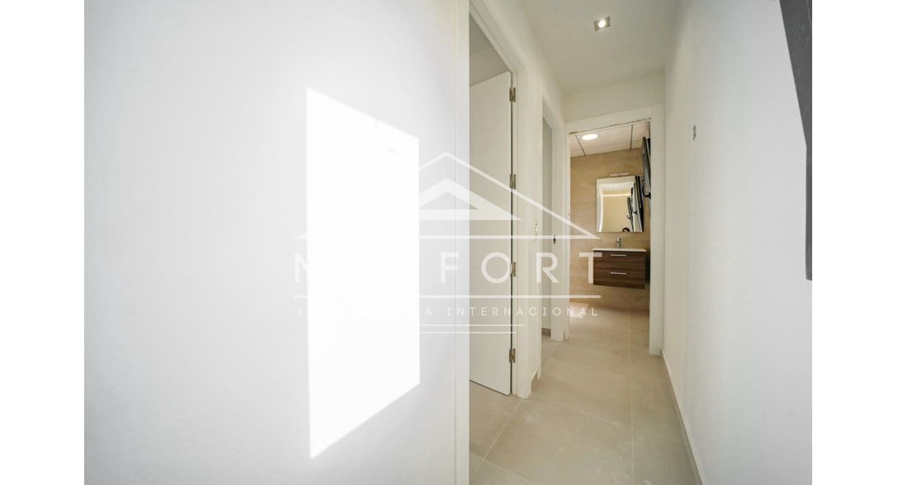 3 makuuhuone Huvila myytävänä paikassa La Zenia mukana uima-altaan - 499 900 € (Ref: 8437973)