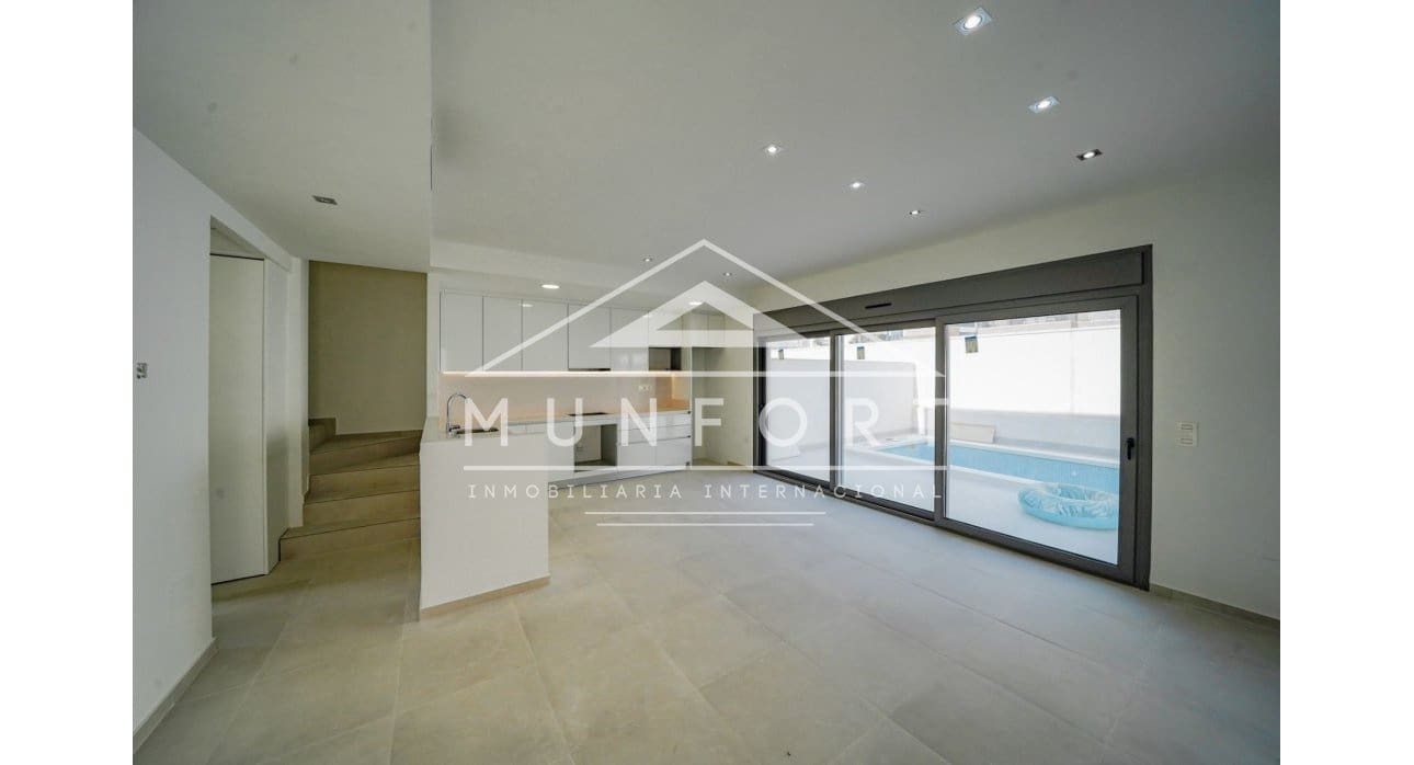 3 makuuhuone Huvila myytävänä paikassa La Zenia mukana uima-altaan - 499 900 € (Ref: 8437973)