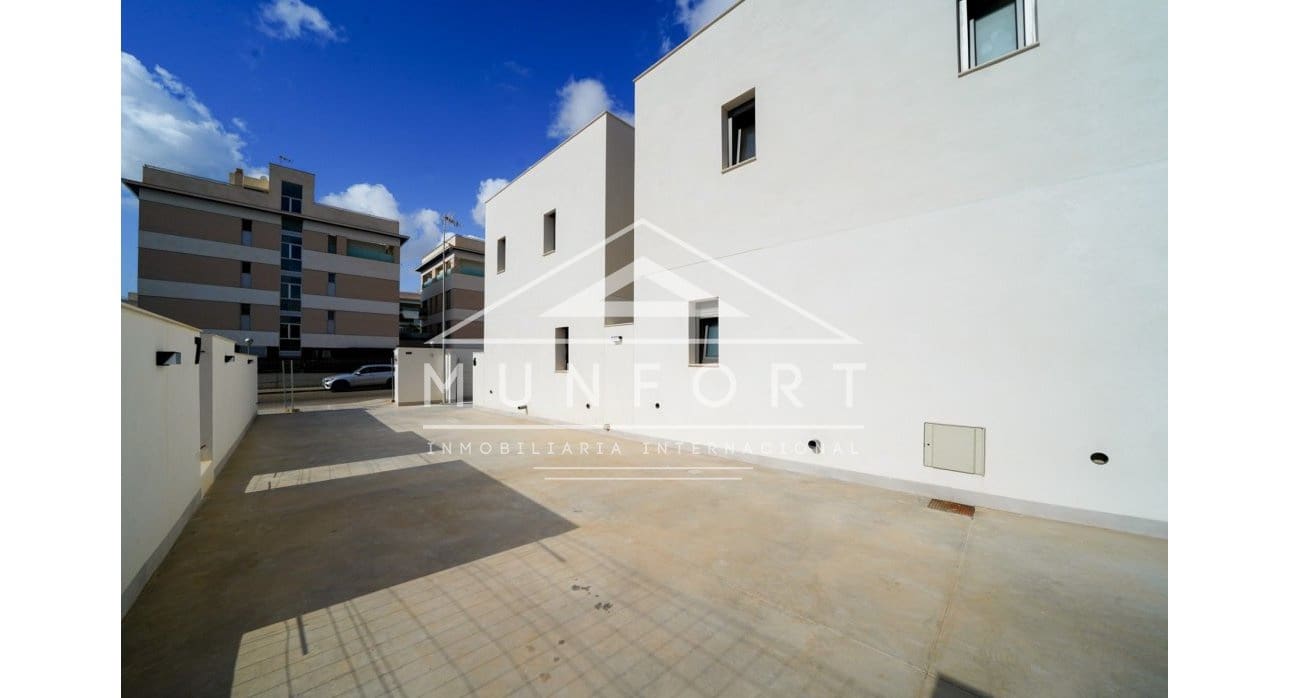 3 makuuhuone Huvila myytävänä paikassa La Zenia mukana uima-altaan - 499 900 € (Ref: 8437973)