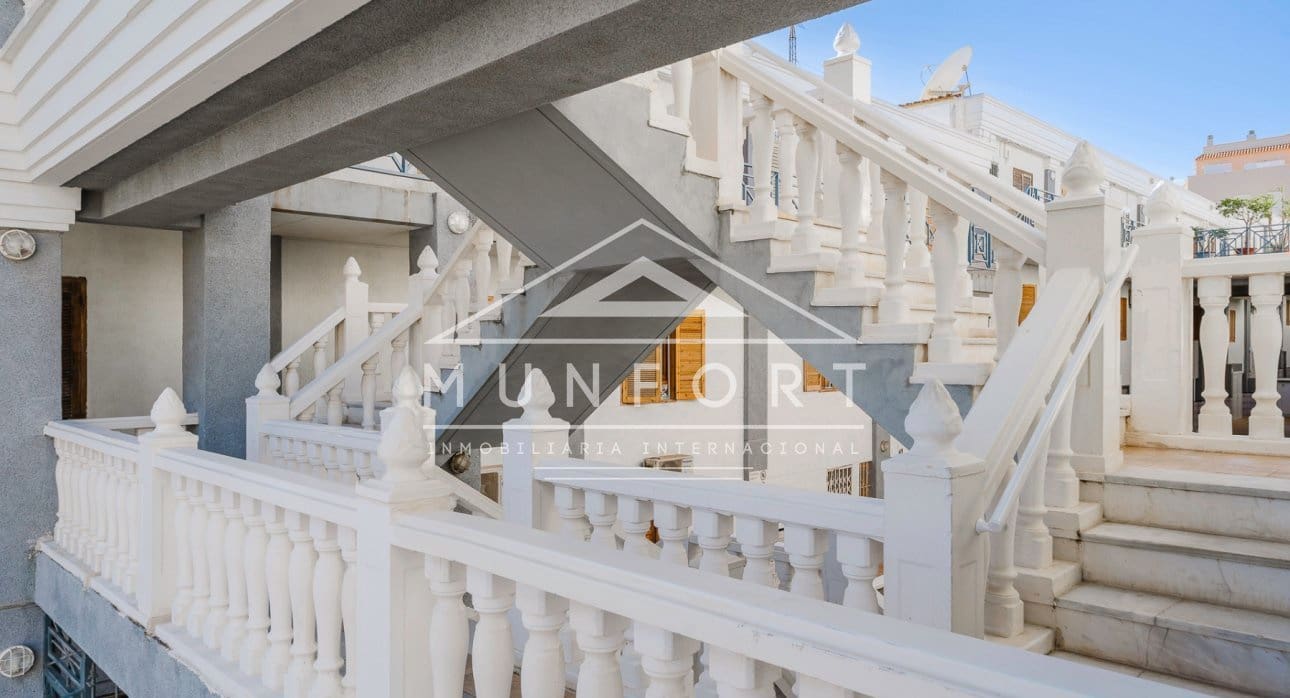 2 soveværelse Lejlighed til leje i Torrevieja - € 900 (Ref: 8481290)