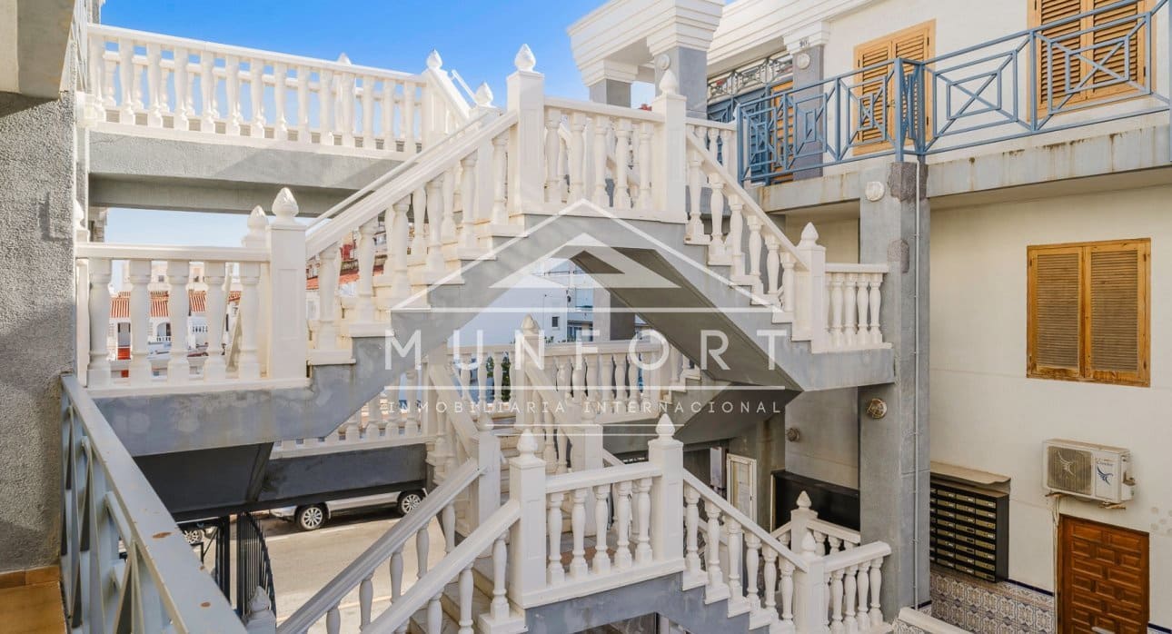 2 soveværelse Lejlighed til leje i Torrevieja - € 900 (Ref: 8481290)