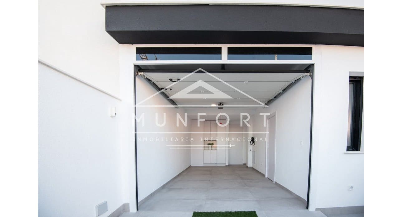 Chalet de 3 habitaciones en Santiago de la Ribera en venta con piscina - 595.000 € (Ref: 8490421)