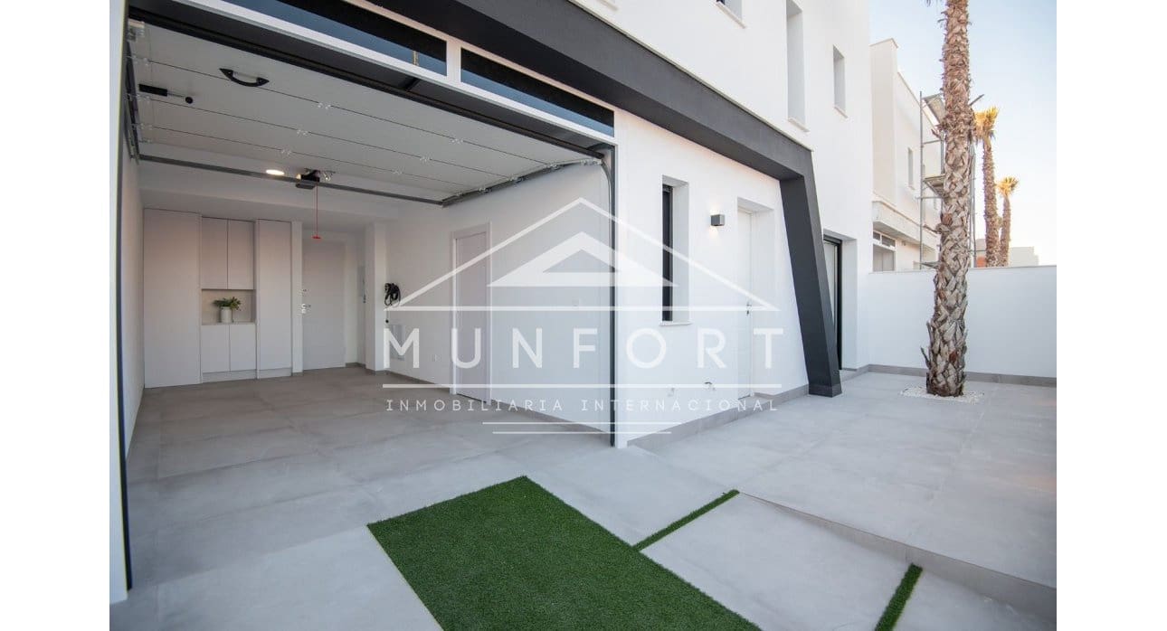 Chalet de 3 habitaciones en Santiago de la Ribera en venta con piscina - 595.000 € (Ref: 8490421)