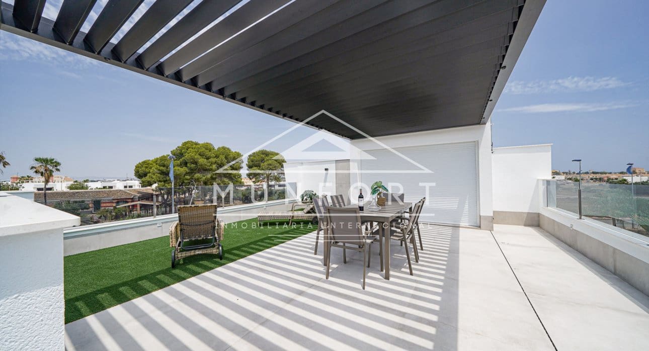 Chalet de 3 habitaciones en Santiago de la Ribera en venta con piscina - 595.000 € (Ref: 8490421)