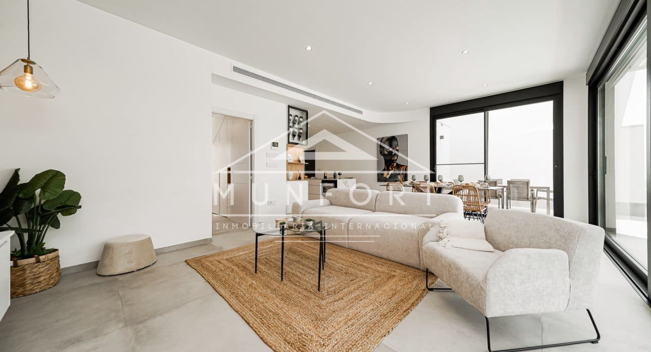 Chalet de 3 habitaciones en Santiago de la Ribera en venta con piscina - 595.000 € (Ref: 8490421)