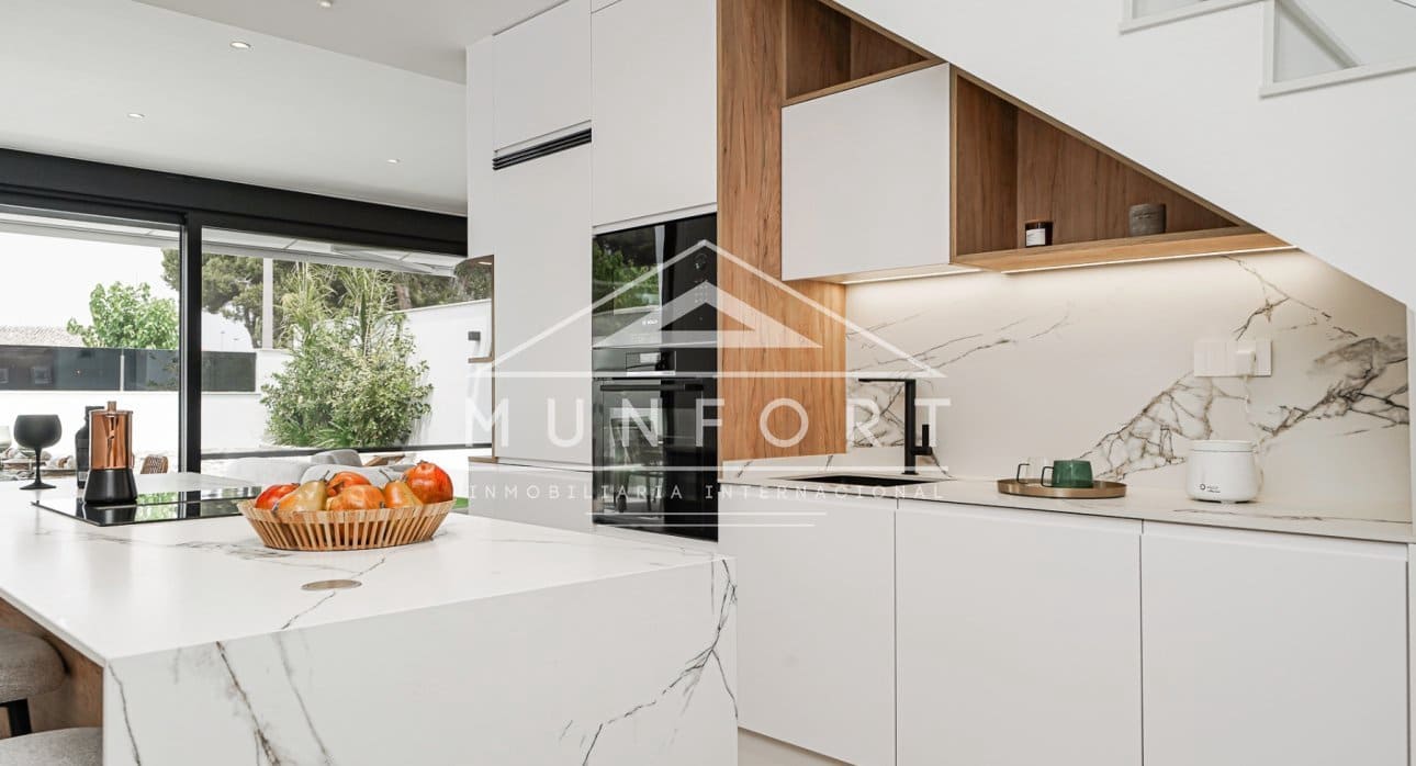 Chalet de 3 habitaciones en Santiago de la Ribera en venta con piscina - 595.000 € (Ref: 8490421)