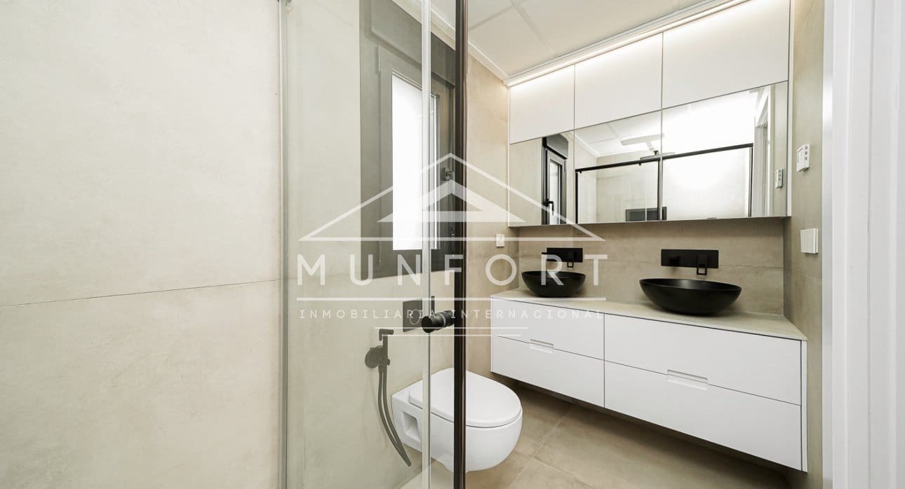 Chalet de 3 habitaciones en Santiago de la Ribera en venta con piscina - 595.000 € (Ref: 8490421)