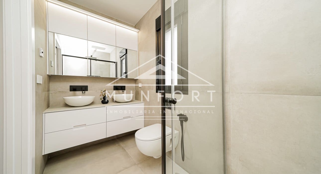 Chalet de 3 habitaciones en Santiago de la Ribera en venta con piscina - 595.000 € (Ref: 8490421)