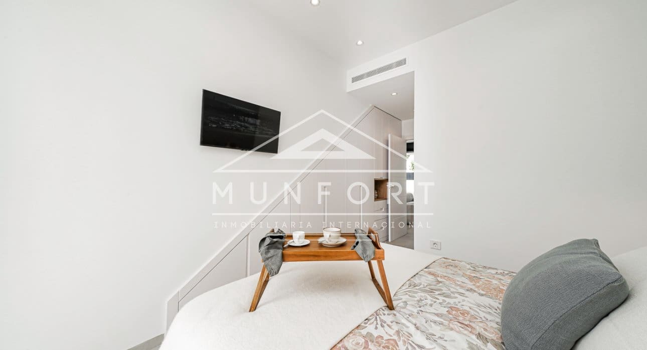 Chalet de 3 habitaciones en Santiago de la Ribera en venta con piscina - 595.000 € (Ref: 8490421)