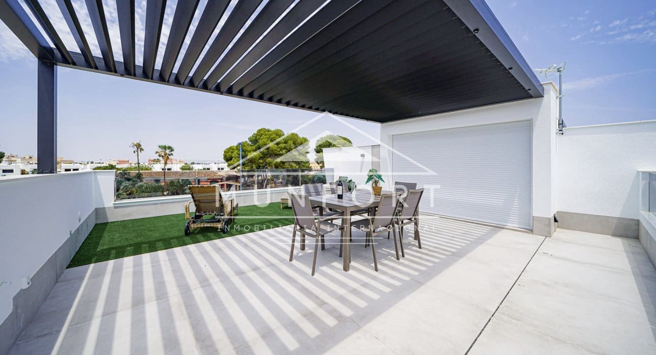 Chalet de 3 habitaciones en Santiago de la Ribera en venta con piscina - 595.000 € (Ref: 8490421)