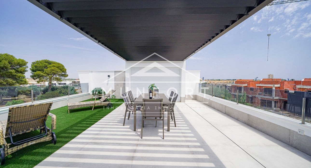 Chalet de 3 habitaciones en Santiago de la Ribera en venta con piscina - 595.000 € (Ref: 8490421)