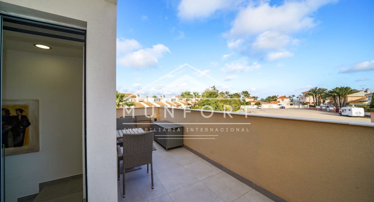 2 Zimmer Villa zu verkaufen in Estrella de Mar mit Pool - 346.500 € (Ref: 8681017)