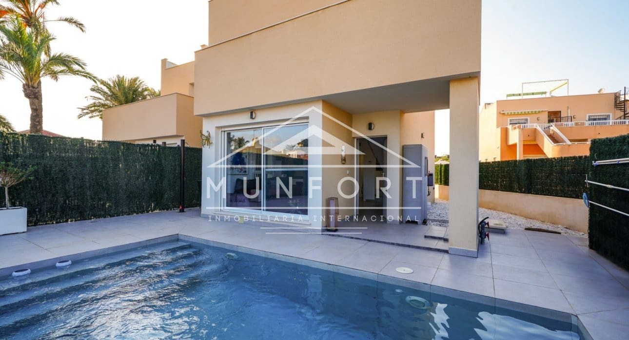 2 Zimmer Villa zu verkaufen in Estrella de Mar mit Pool - 346.500 € (Ref: 8681017)