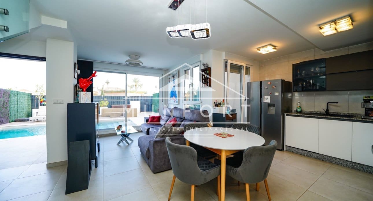 2 Zimmer Villa zu verkaufen in Estrella de Mar mit Pool - 346.500 € (Ref: 8681017)