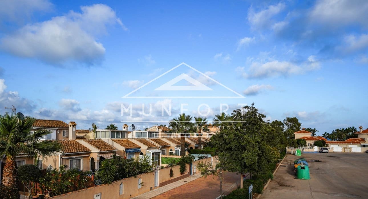 2 Zimmer Villa zu verkaufen in Estrella de Mar mit Pool - 346.500 € (Ref: 8681017)