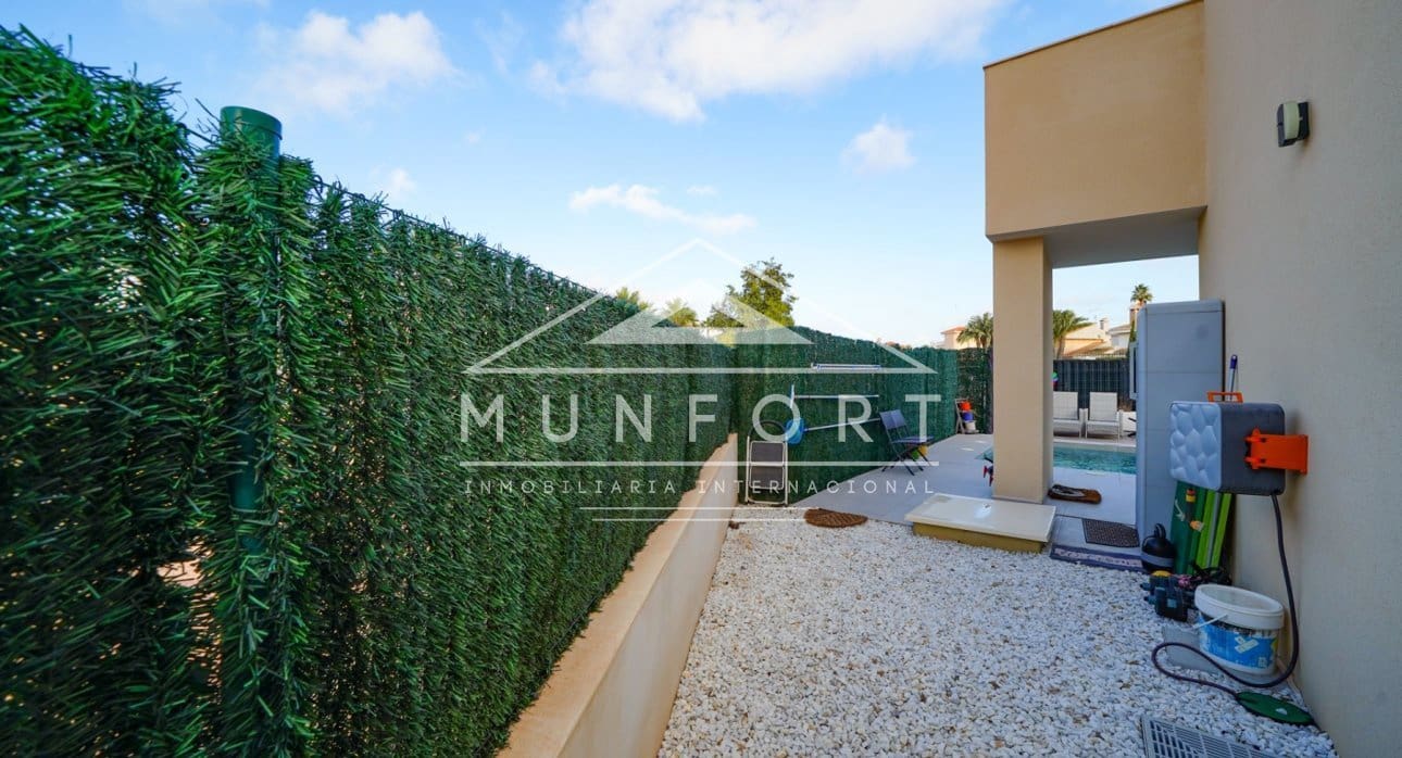 2 Zimmer Villa zu verkaufen in Estrella de Mar mit Pool - 346.500 € (Ref: 8681017)