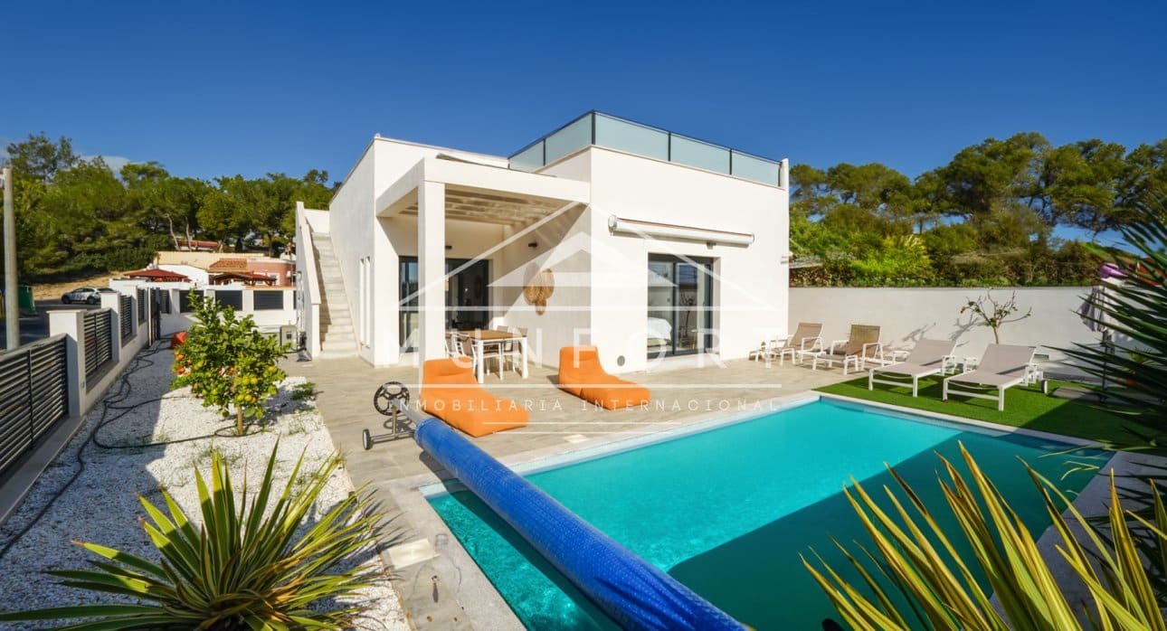 3 bedroom Villa for sale in Pinar de Campoverde with pool - € 431,500 (Ref: 8683038)