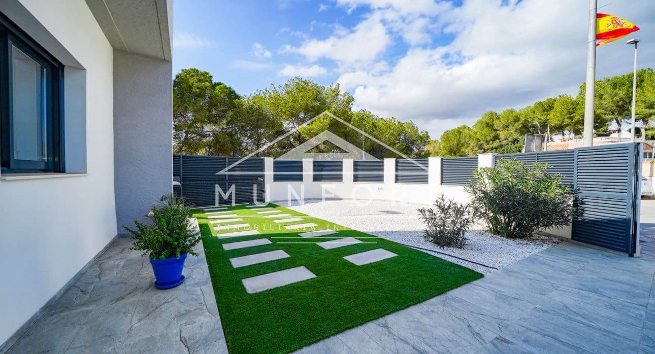 3 bedroom Villa for sale in Pinar de Campoverde with pool - € 431,500 (Ref: 8683038)