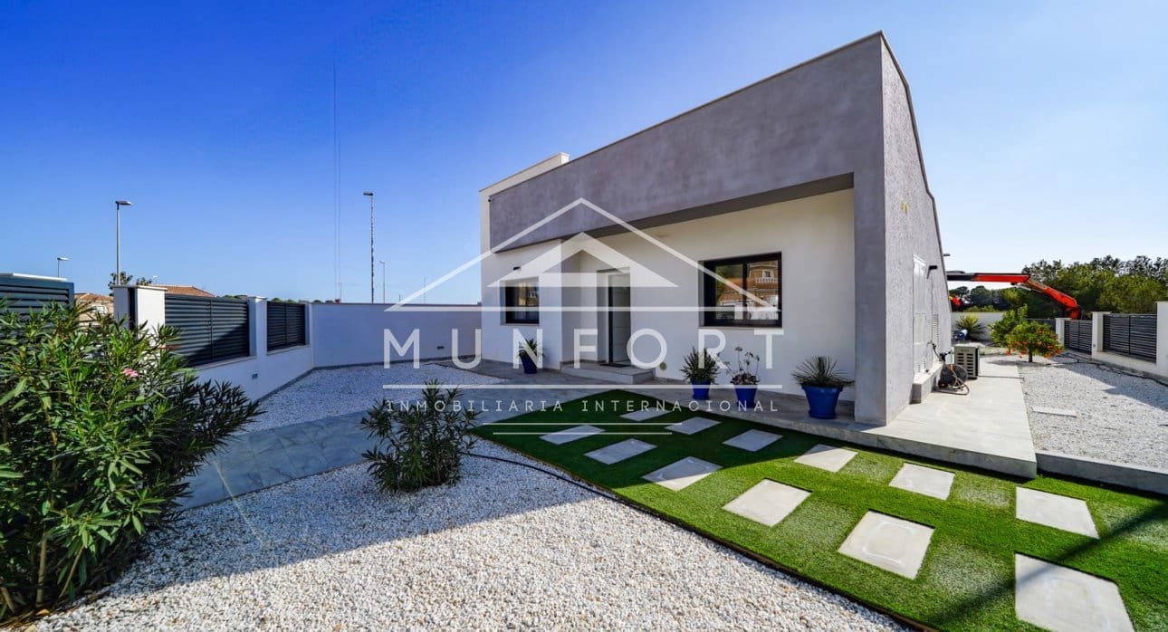 3 bedroom Villa for sale in Pinar de Campoverde with pool - € 431,500 (Ref: 8683038)