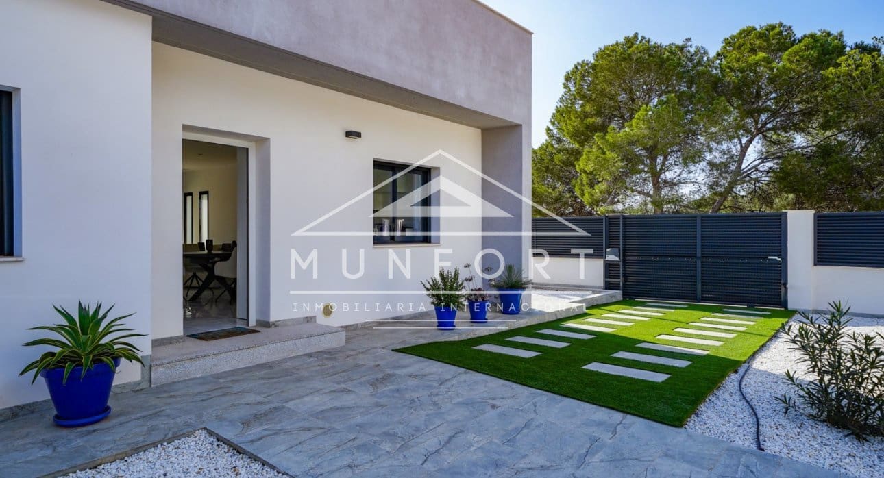 3 bedroom Villa for sale in Pinar de Campoverde with pool - € 431,500 (Ref: 8683038)