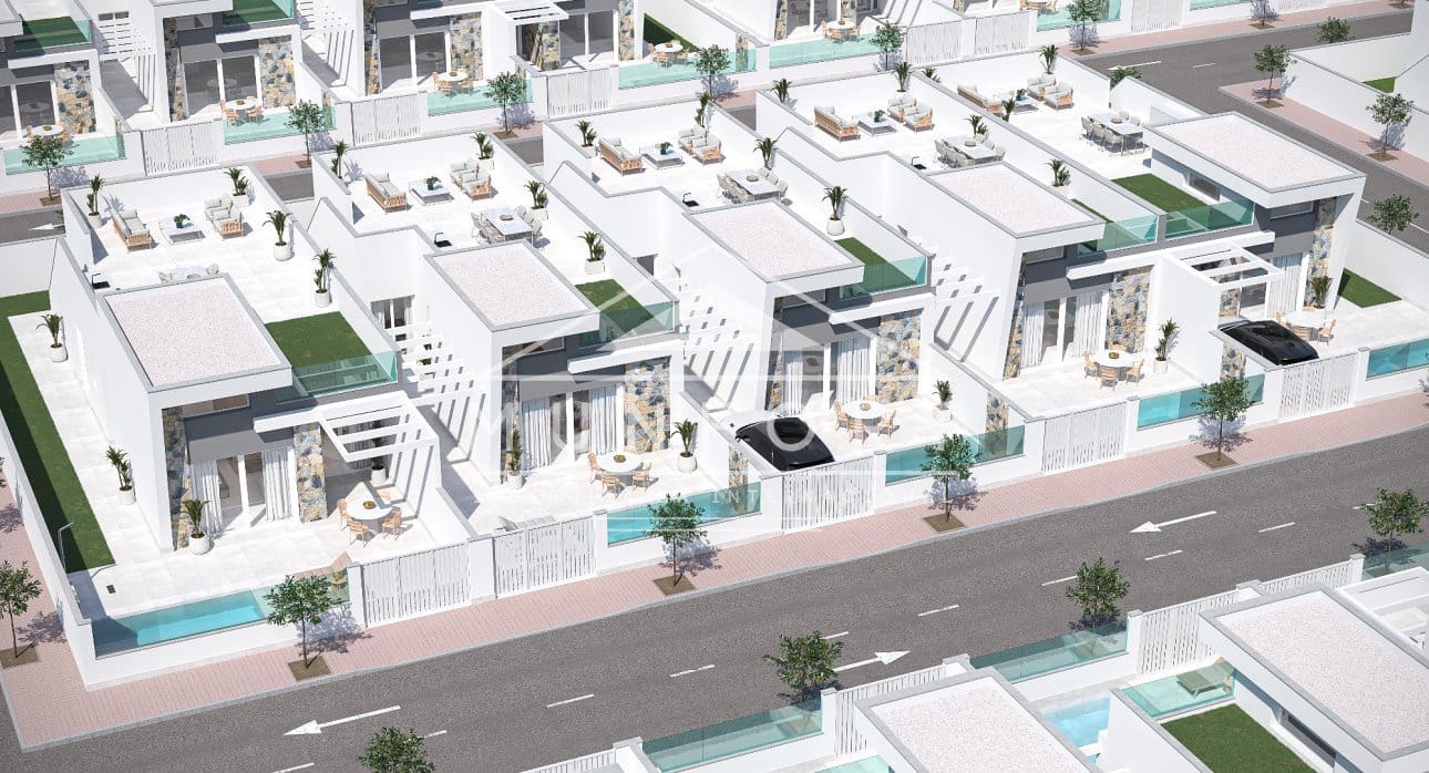 3 soveværelse Villa til salg i Los Alcazares med swimmingpool - € 392.000 (Ref: 8723095)